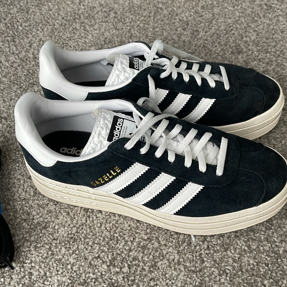 Adidas Gazelle Shoes - Picture 10 of 11